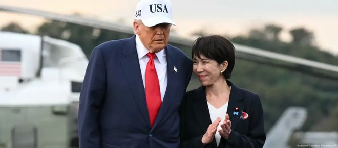 灭亡日本的12条：高市早苗亲挽特朗普臂弯协助美国清空日本国库